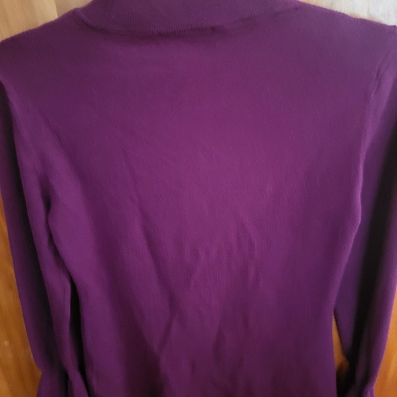 Jennifer Lopez sweater - Picture 2 of 3